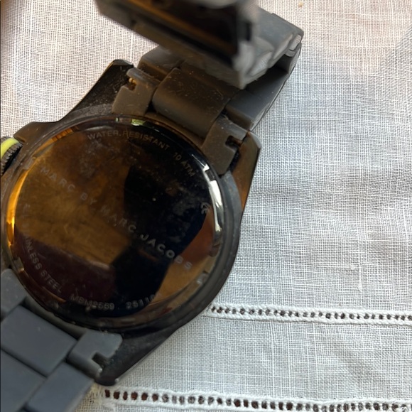 Marc by Marc Jacobs MBM2553 Gray Sporty Analog Watch – Stainless Steel, 5 ATM - Picture 4 of 5